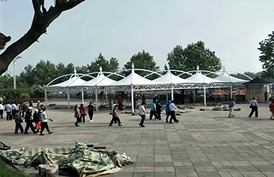 出入口張拉膜